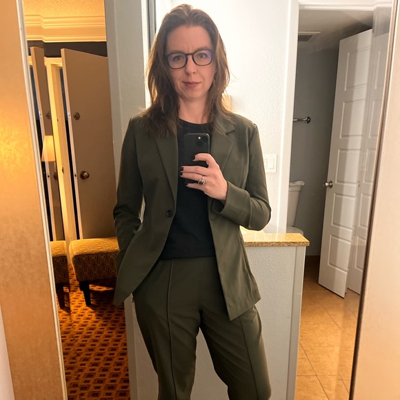 Meet your Posher, Hannah - Picture 2 of 14